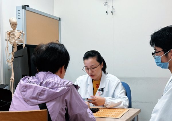 凤凰策略 骨质疏松竟然还跟胖瘦有关？蹲点骨质疏松门诊，记下了这些干货｜新民·第医线